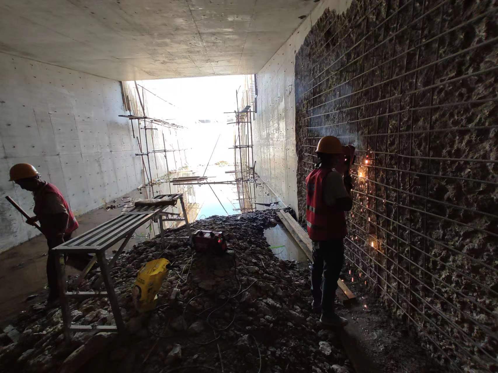 聊城挖断承重墙导致楼体开裂，加固施工方案出炉